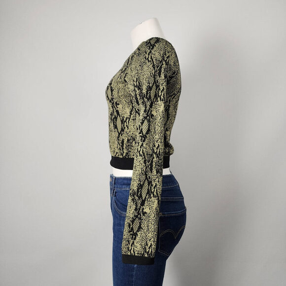 Fabletics Seamless Kamila Long Sleeve Crop Snakeskin Print Top Size S/M - Picture 4 of 6